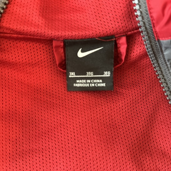 Nike full zip jacket color is brick and grey - Picture 3 of 4